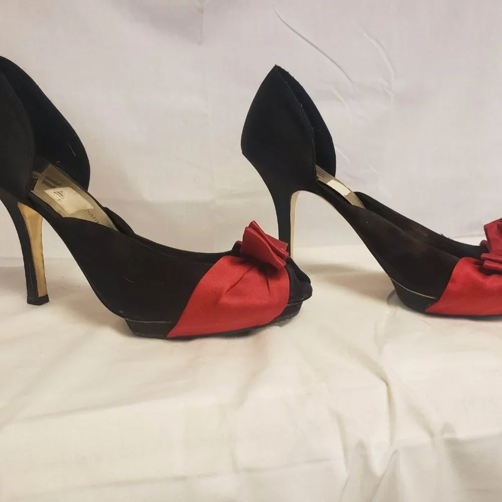 Black peep toe heel with red bow detail - Picture 2 of 6